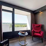 Plaza מלון 4*