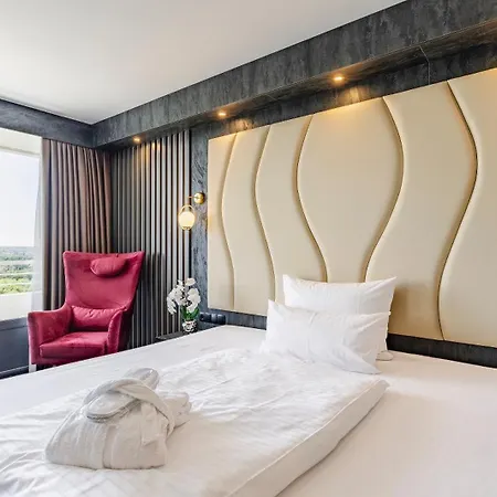 Plaza Hotel 4*