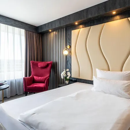 Hotell Plaza 4*