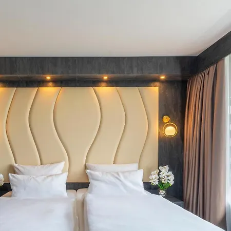 Hotel Plaza 4*