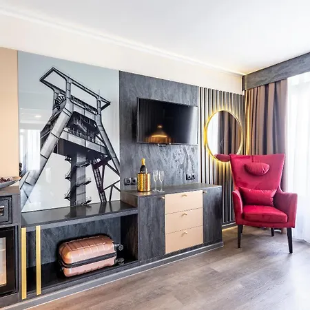 Plaza Hotel 4*