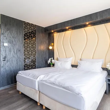Hotel Plaza 4*