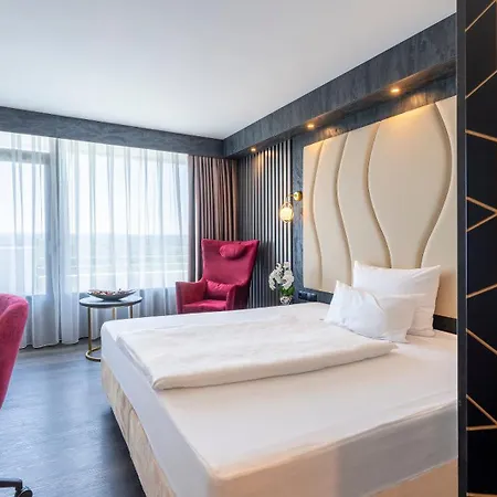 Plaza Hotel 4*