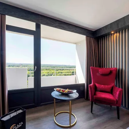 Plaza Hotel 4*